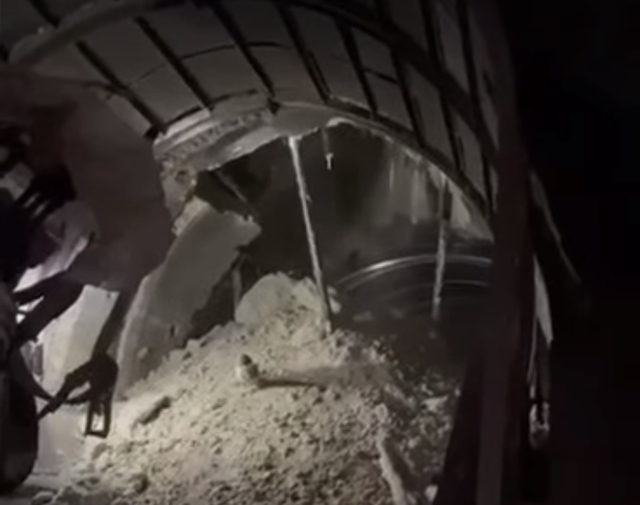 Khẩn trương khắc phục sạt lở hầm Chí Thạnh, thông tuyến đường sắt Bắc - Nam qua Phú Yên- Ảnh 1.