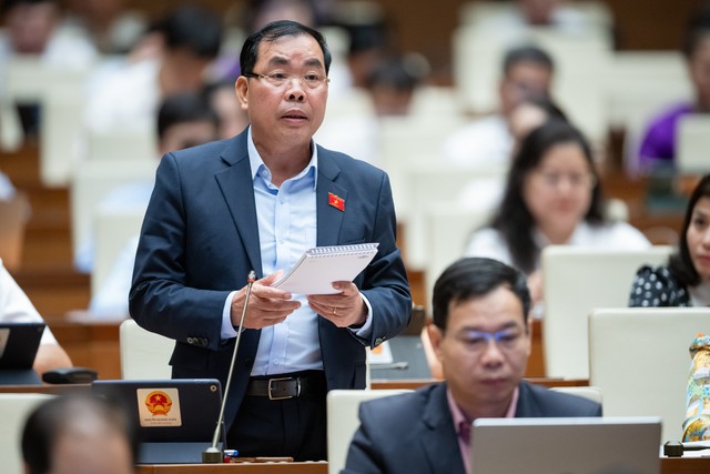 ĐBQH đề nghị không quy định CSGT được trích một phần tiền phạt vi phạm giao thông- Ảnh 2. ĐBQH đề nghị không quy định CSGT được trích một phần tiền phạt vi phạm giao thông- Ảnh 2.