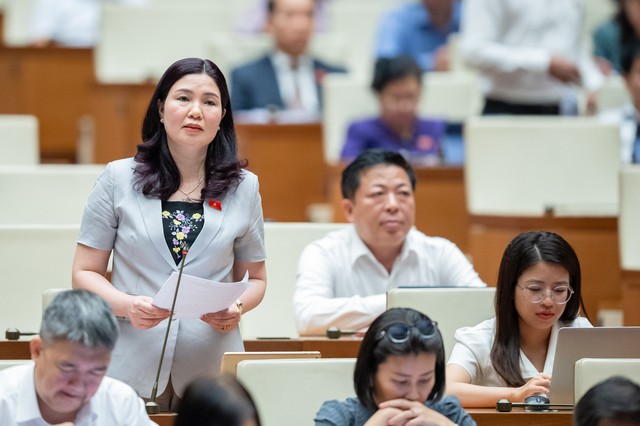 Làm rõ bản chất của quy định trừ điểm GPLX, dừng xe trước 