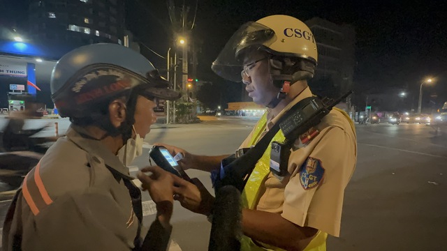 Hơn 60.000 trường hợp vi phạm nồng độ cồn trong 4 tháng đầu năm 2024 tại TP. HCM- Ảnh 1.