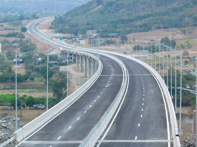 Từ 28/5, bắt đầu thu phí cao tốc Cam Lâm - Vĩnh Hảo- Ảnh 1.