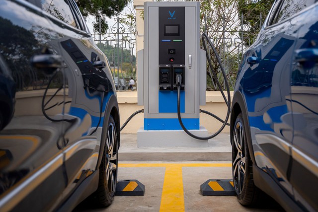 Người dùng toàn cầu có xu hướng dịch chuyển sang các phương tiện chạy điện. Người dùng toàn cầu có xu hướng dịch chuyển sang các phương tiện chạy điện. Ngành xe điện sắp đón làn sóng khách hàng thứ 2