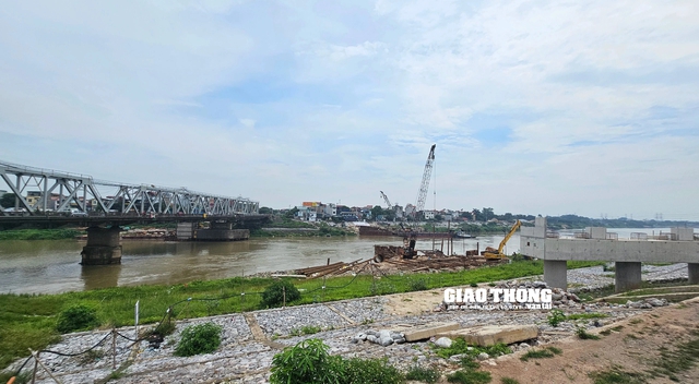 Tắc mặt bằng, Dự án nâng cấp cầu Đuống phải đổi phương án thi công- Ảnh 1.