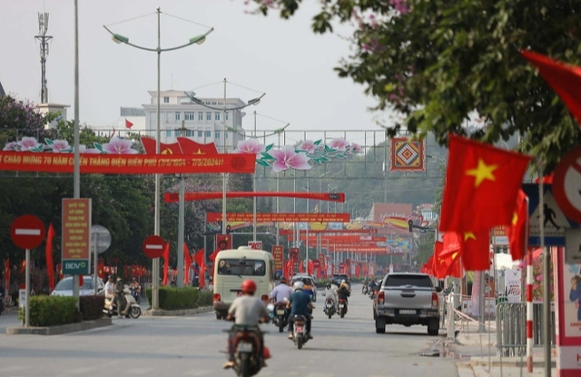 Diễu binh kỷ niệm 70 năm Chiến thắng Điện Biên Phủ: Sáng 7/5 cấm những tuyến đường nào?- Ảnh 1.