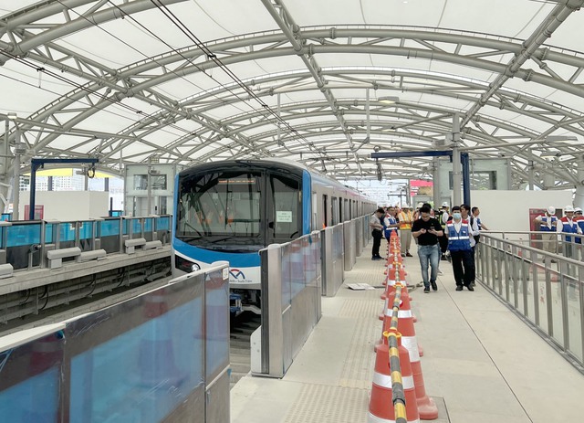 TP. HCM cam kết vận hành thương mại tuyến Metro số 1 vào quý IV năm 2024- Ảnh 3. TP. HCM cam kết vận hành thương mại tuyến Metro số 1 vào quý IV năm 2024- Ảnh 3.