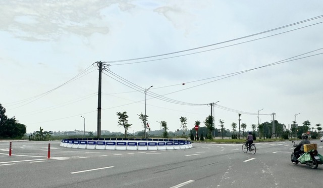 Sóc Sơn: Gia tăng tai nạn tại các nút giao cắt chưa có đèn tín hiệu giao thông- Ảnh 4. Sóc Sơn: Gia tăng tai nạn tại các nút giao cắt chưa có đèn tín hiệu giao thông- Ảnh 4.