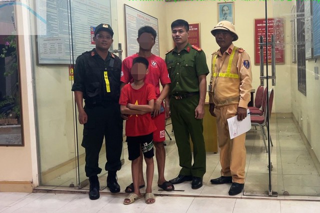 Phát hiện cháu bé đạp xe ngược chiều ở làn khẩn cấp cao tốc Hà Nội - Hải Phòng- Ảnh 1.