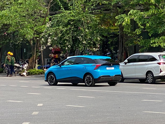 Mẫu xe điện MG4 vừa chính thức ra mắt thị trường ô tô Việt Nam. Mẫu xe điện MG4 vừa chính thức ra mắt thị trường ô tô Việt Nam.