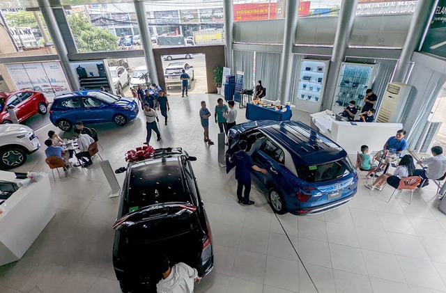 Sản lượng bán hàng của các loại ô tô sản xuất, lắp ráp trong nước chỉ đạt 11.985 chiếc, chiếm gần 46,5% tổng dung lượng thị trường tháng 5/2024. Sản lượng bán hàng của các loại ô tô sản xuất, lắp ráp trong nước chỉ đạt 11.985 chiếc, chiếm gần 46,5% tổng dung lượng thị trường tháng 5/2024. Thấy gì từ hiện tượng hãm phanh của ô tô lắp ráp trong nước