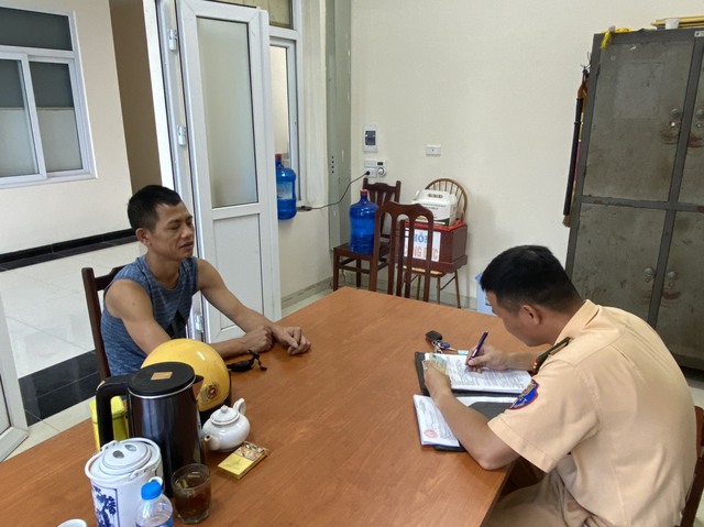 Danh tính tài xế xe tải vượt đèn đỏ, chở 