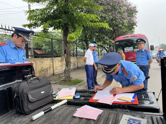 Hà Nội: Phối hợp đảm bảo ATGT, phục vụ tốt các kỳ thi trên địa bàn- Ảnh 1. Hà Nội: Phối hợp đảm bảo ATGT, phục vụ tốt các kỳ thi trên địa bàn- Ảnh 1.