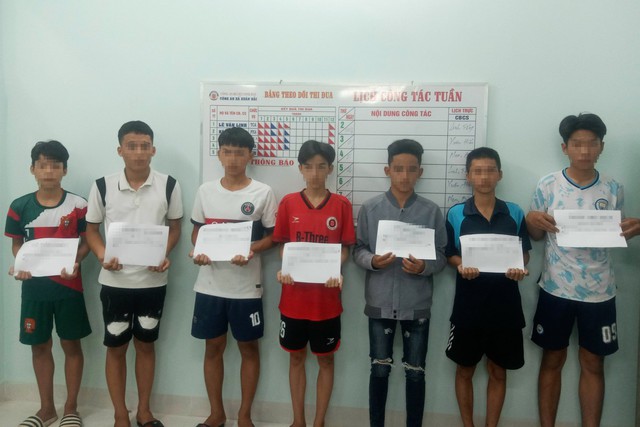 Cảnh sát vào cuộc xử lý nhóm 