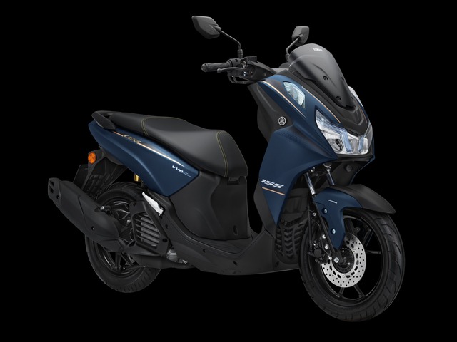 Yamaha LEXi có kiểu dáng xe tay ga đường trường.