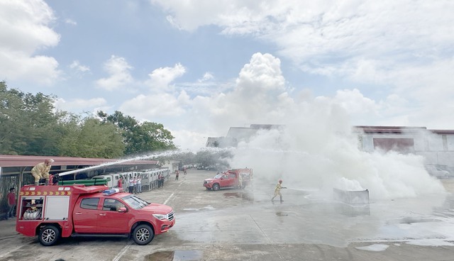 Video xe chữa cháy mini Pickup S.100 hơn 1 tỷ đồng vừa ra mắt tại thị trường Việt Nam- Ảnh 4.