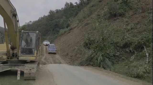 Cao Bằng: Hơn 40 nghìn mét khối đất, đá vùi lấp đường tỉnh qua huyện Hòa An- Ảnh 1.