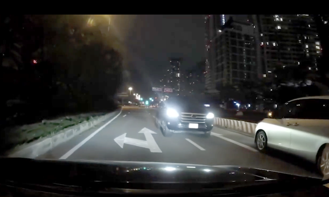 CSGT TP. HCM vào cuộc xác minh video ô tô chạy ngược chiều trên đường Võ Nguyên Giáp- Ảnh 1.