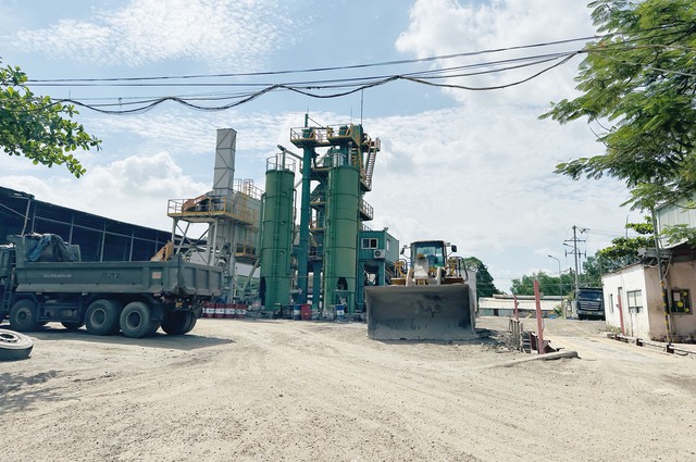 Xử lý nghiêm trạm trộn bê tông không phép gây mất ATGT trong Công viên Lịch sử - Văn hóa Dân tộc- Ảnh 1.