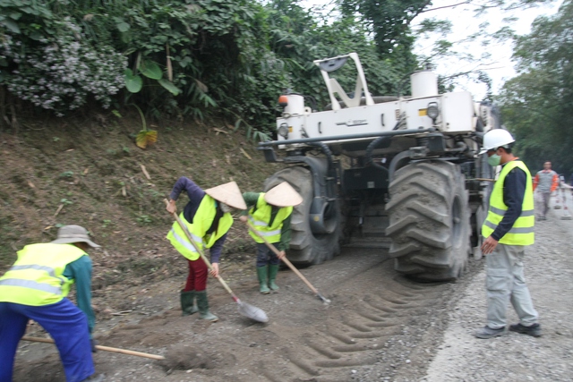 Đảm bảo an toàn thi công QL70 đoạn qua huyện Đoan Hùng, Phú Thọ- Ảnh 1. Đảm bảo an toàn thi công QL70 đoạn qua huyện Đoan Hùng, Phú Thọ- Ảnh 1.