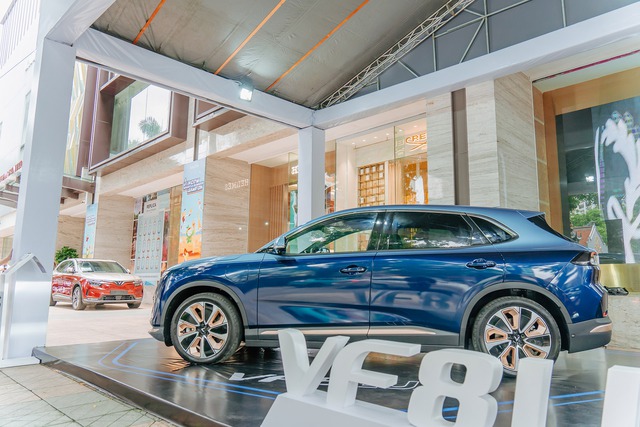 Cận cảnh VinFast VF 8 Lux Hỏa Long Độc Bản chỉ có 888 chiếc trên thị trường- Ảnh 11.