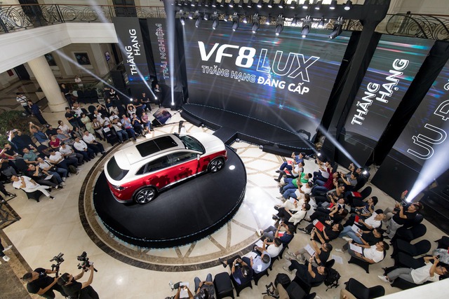 VinFast bắt đầu nhận đặt cọc VF 8 Lux kể từ ngày 16/7 kèm hàng loạt ưu đãi.