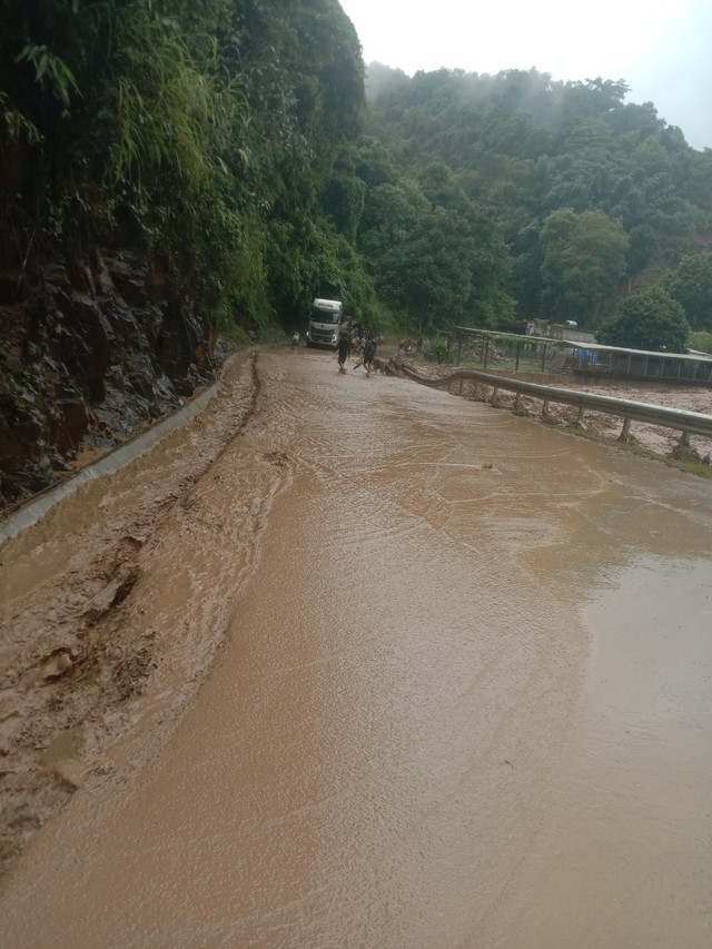 Bão số 2 gây sạt lở 769 vị trí- Ảnh 2. Bão số 2 gây sạt lở 769 vị trí- Ảnh 2.