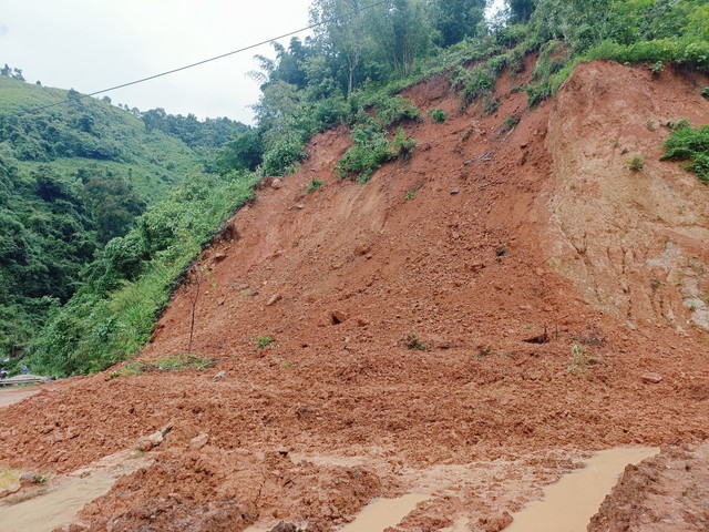 Bão số 2 gây sạt lở 769 vị trí- Ảnh 1. Bão số 2 gây sạt lở 769 vị trí- Ảnh 1.