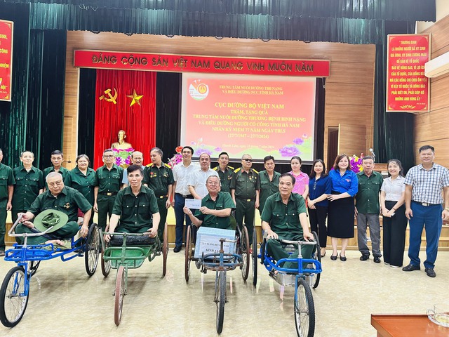 Cục Đường bộ VN: Thăm hỏi và tặng quà thương bệnh binh- Ảnh 1. Cục Đường bộ VN: Thăm hỏi và tặng quà thương bệnh binh- Ảnh 1.