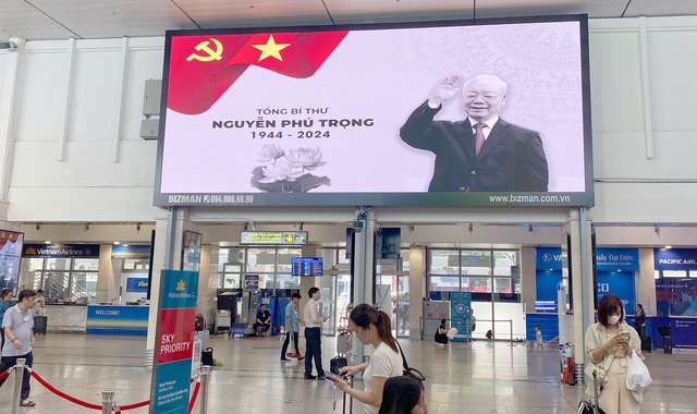 Sân bay Tân Sơn Nhất tăng cường kiểm soát an ninh trong thời gian Quốc tang Tổng Bí thư Nguyễn Phú Trọng- Ảnh 4. Sân bay Tân Sơn Nhất tăng cường kiểm soát an ninh trong thời gian Quốc tang Tổng Bí thư Nguyễn Phú Trọng- Ảnh 4.
