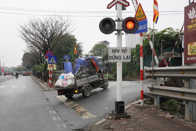 Phải hoàn thành sửa chữa toàn bộ 566 đường ngang trong năm 2025- Ảnh 2. Phải hoàn thành sửa chữa toàn bộ 566 đường ngang trong năm 2025- Ảnh 2.