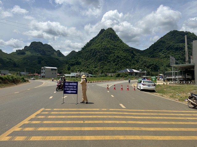 Khẩn trương khắc phục sạt lở tuyến tránh TP. Sơn La- Ảnh 4.