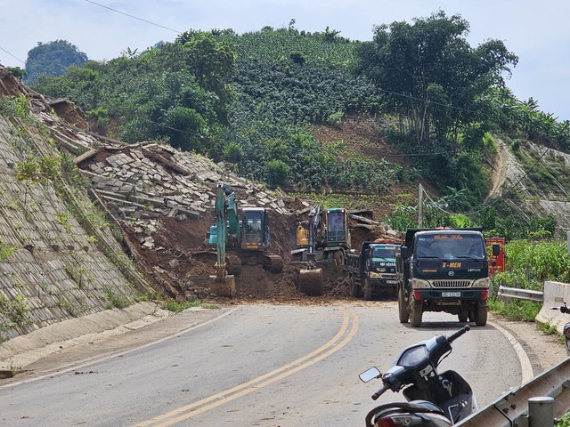 Khẩn trương khắc phục sạt lở tuyến tránh TP. Sơn La- Ảnh 5.