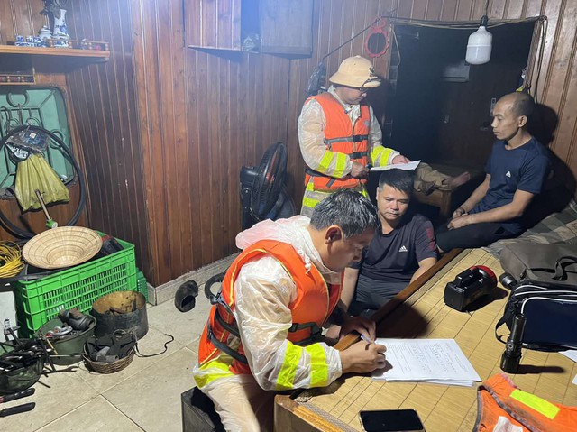 CSGT mật phục bắt 