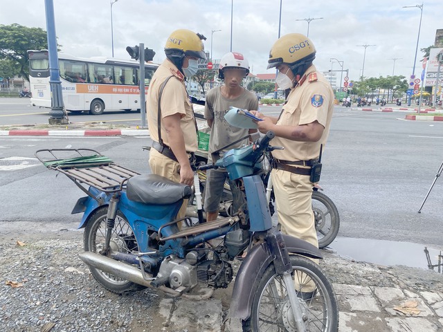 Giám đốc Công an TP. HCM kêu gọi người dân gửi hình ảnh phản ánh người vi phạm giao thông- Ảnh 1. Giám đốc Công an TP. HCM kêu gọi người dân gửi hình ảnh phản ánh người vi phạm giao thông- Ảnh 1.