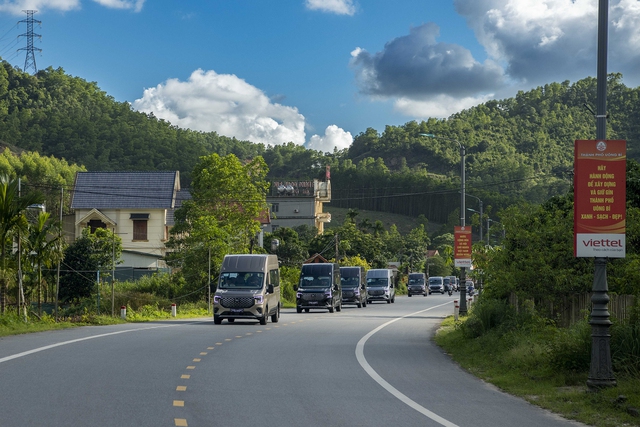 Mẫu xe thương mại hạng nhẹ Ford Transit 2024 vừa chính thức ra mắt thị trường.  Bảng giá Ford tháng 7/2024: Transit hoàn toàn mới giá từ 905 triệu đồng