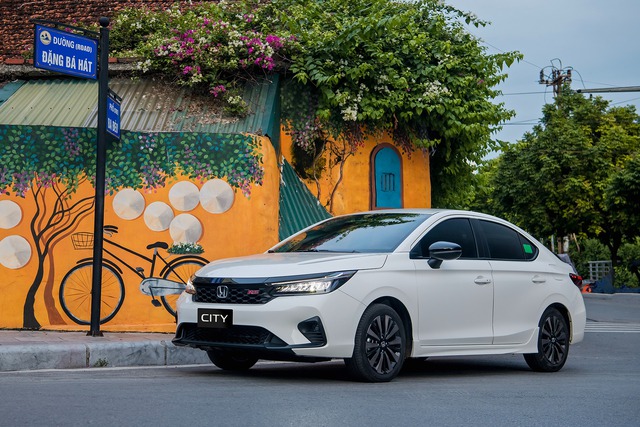 Với việc được hỗ trợ đến 100% lệ phí trước bạ, giá bán của mẫu xe Honda City City chỉ còn từ dưới 500 triệu đồng. Với việc được hỗ trợ đến 100% lệ phí trước bạ, giá bán của mẫu xe Honda City City chỉ còn từ dưới 500 triệu đồng.