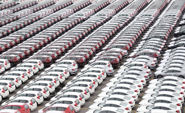 Người Việt đã chi hơn 1,5 tỷ USD để nhập khẩu ô tô trong 6 tháng đầu năm 2024. Người Việt đã chi hơn 1,5 tỷ USD để nhập khẩu ô tô trong 6 tháng đầu năm 2024. Thế giới xe tuần qua: Ra mắt Ford Transit 2024, ô tô nhập khẩu tăng tốc, đánh giá Hyundai Stargazer X