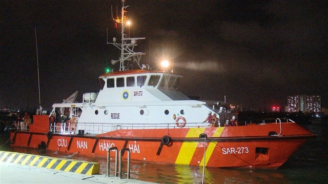 Cứu thuyền viên Trung Quốc tai nạn trên tàu chở dầu- Ảnh 2.