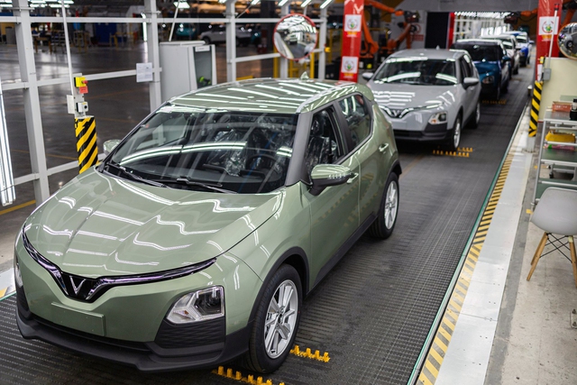 Mẫu xe thuần điện VinFast VF 5 xuất xưởng để sẵn sàng bàn giao đến tay khách hàng kể từ tháng 8/2024. Mẫu xe thuần điện VinFast VF 5 xuất xưởng để sẵn sàng bàn giao đến tay khách hàng kể từ tháng 8/2024.