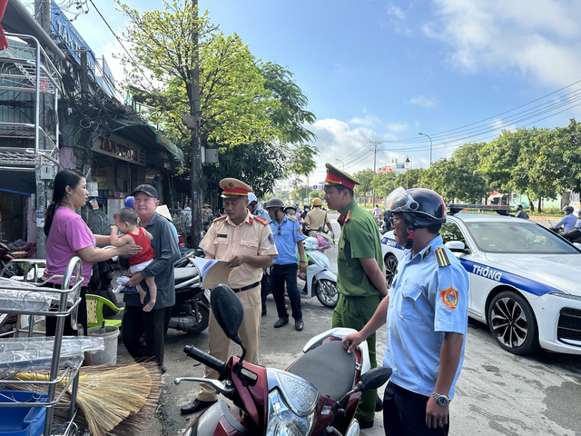 CSGT TP. HCM hút đinh đảm bảo an toàn giao thông trên quốc lộ 1A - Ảnh 13.