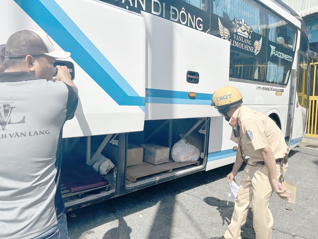 CSGT TP. HCM hút đinh đảm bảo an toàn giao thông trên quốc lộ 1A - Ảnh 10.