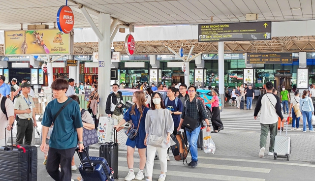 Sân bay Tân Sơn Nhất dự kiến đón 125.000 khách/ngày dịp cao điểm Lễ 2/9 - Ảnh 1.
