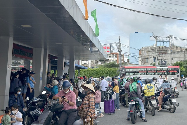 TP. HCM lên phương án phục vụ 1,3 triệu hành khách trong dịp Lễ 2/9 - Ảnh 1.