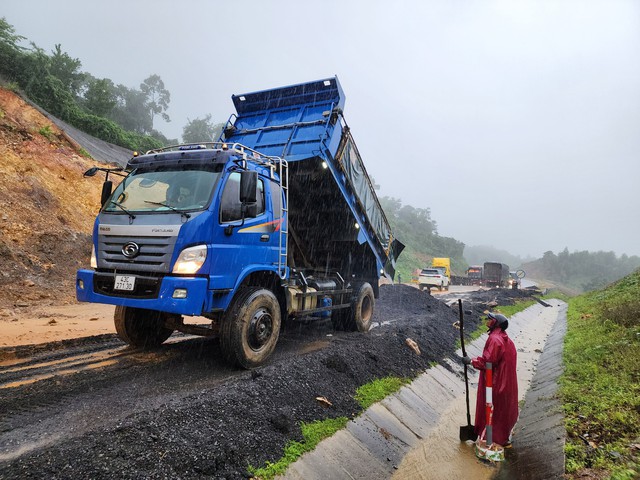 Bộ GTVT yêu cầu nâng cao trách nhiệm bảo đảm giao thông tuyến La Sơn - Túy Loan- Ảnh 1. Bộ GTVT yêu cầu nâng cao trách nhiệm bảo đảm giao thông tuyến La Sơn - Túy Loan- Ảnh 1.