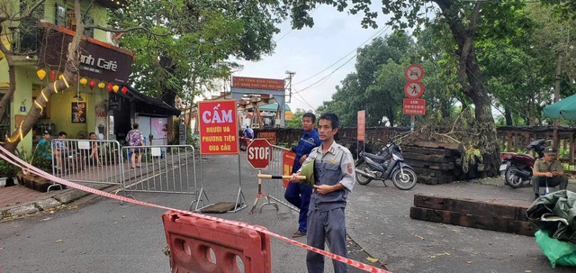 Hà Nội cấm người và phương tiện lưu thông qua cầu Long Biên - Ảnh 2.