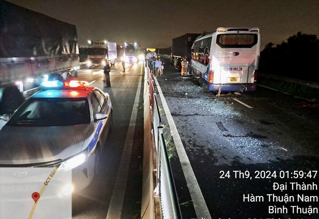 Liên tiếp xảy ra TNGT trên cao tốc Vĩnh Hảo - Phan Thiết do lỗi chủ quan của tài xế - Ảnh 1.