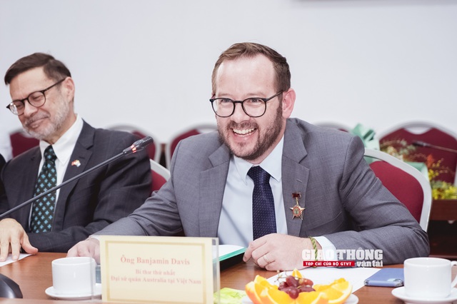 Bộ GTVT trao Kỷ niệm chương cho Bí thư thứ nhất Đại sứ quán Australia- Ảnh 7.