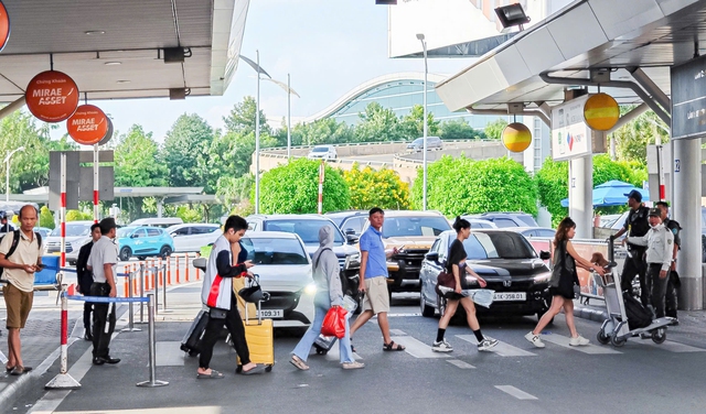 Hơn 60.000 khách đổ về sân bay Tân Sơn Nhất ngày cuối kỳ nghỉ lễ 2/9 - Ảnh 1.