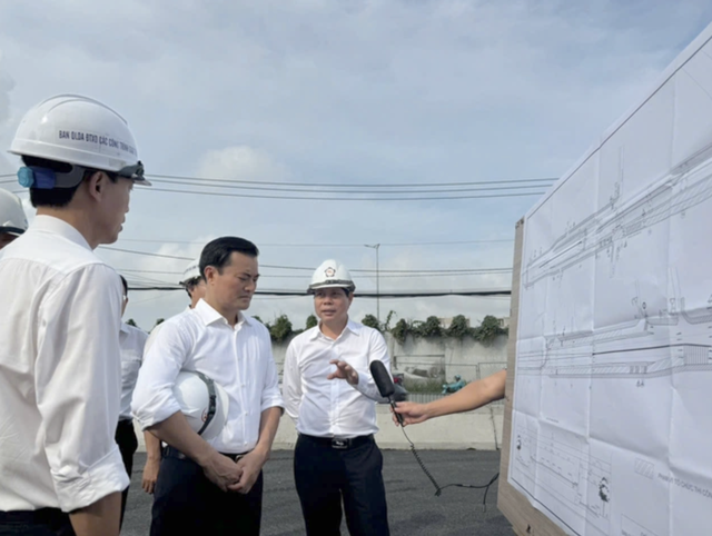 Cầu Nam Lý hơn 700 tỷ đồng dự kiến thông xe ngày 2/10 - Ảnh 1.