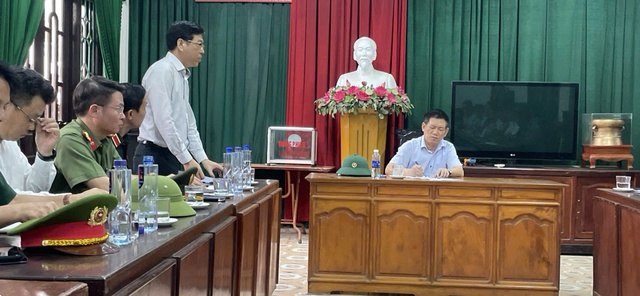 Sập cầu Phong Châu ở Phú Thọ: Đã cứu được 5 người, đang khẩn trương tìm kiếm khoảng 10 người mất tích - Ảnh 2.