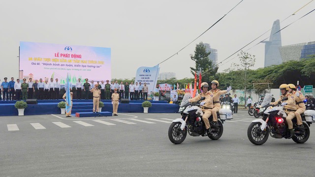 TP. HCM ra quân phát động năm An toàn giao thông 2025 - Ảnh 2.